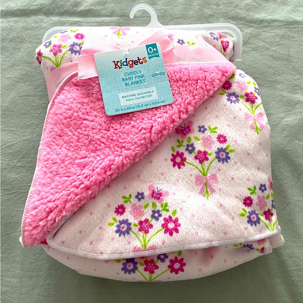 Kidgets, Baby Blanket. Pink with flowers. Brand New.